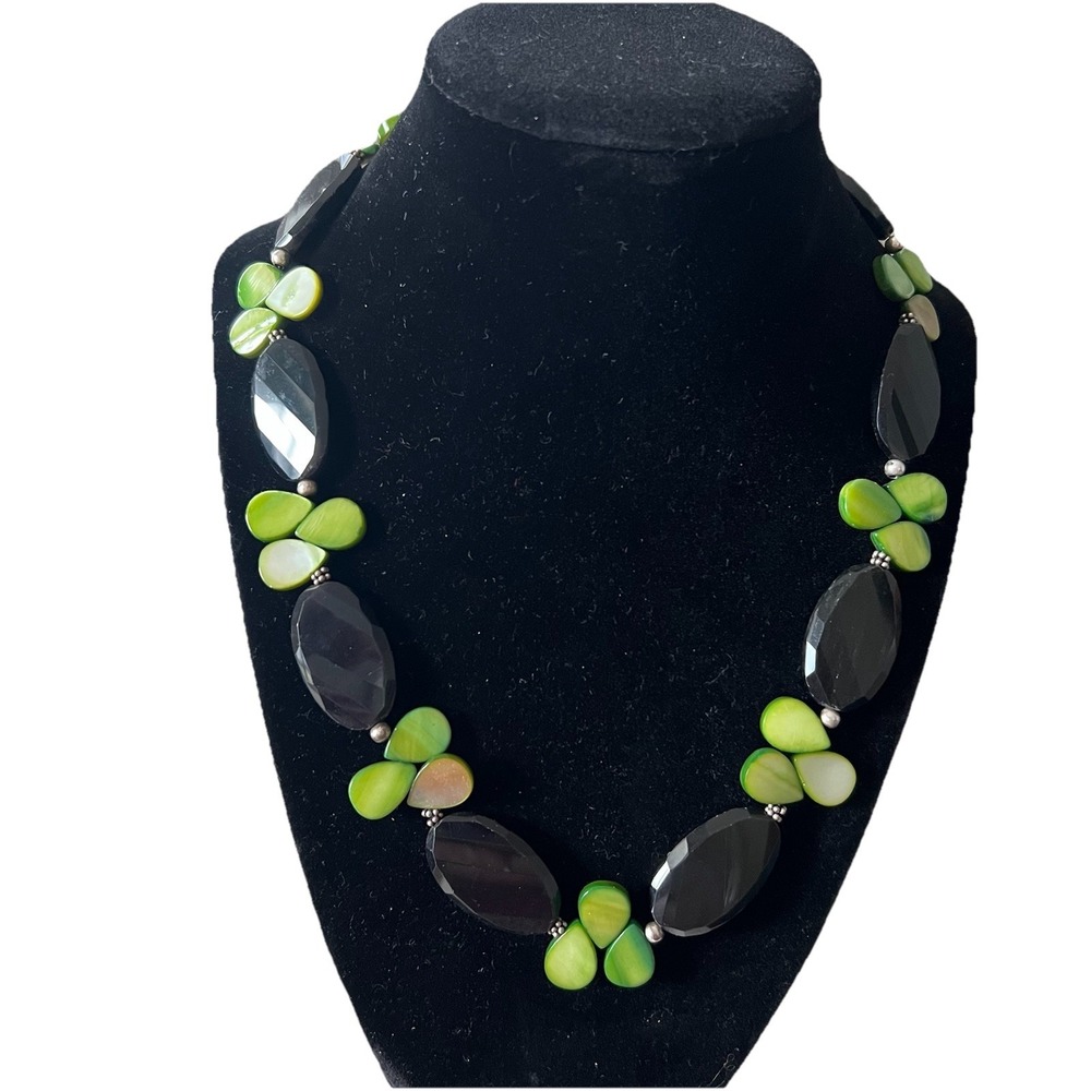Vintage Beaded Necklace Black and Green jewelry